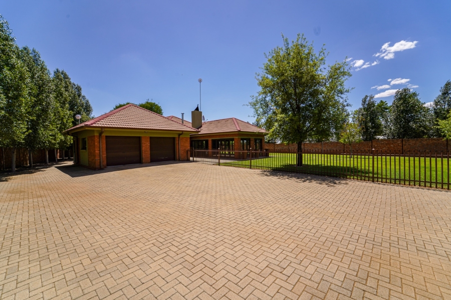 10 Bedroom Property for Sale in Bainsvlei Free State